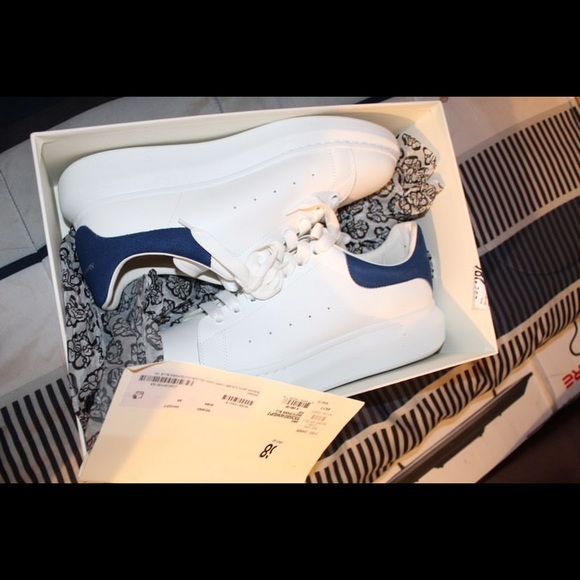 Designer - Picture 2 of 8